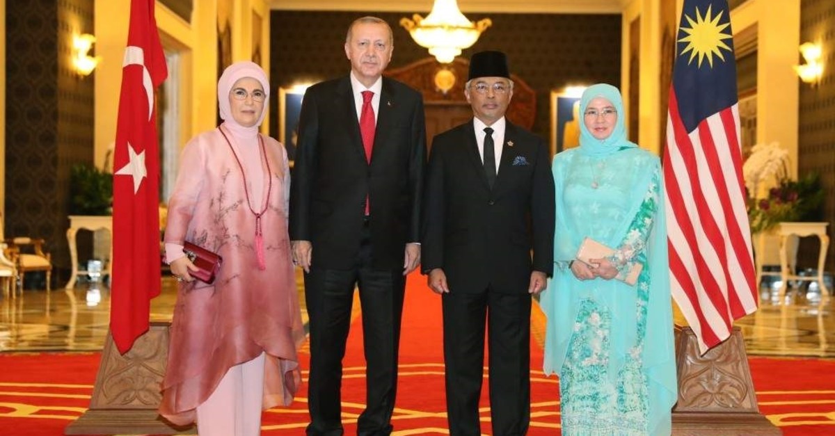 President Recep Tayyip Erdo?an and first lady Emine Erdo?an met Malaysian King Sultan Abdullah Ri'ayatuddin and his wife Azizah Aminah Maimunah Iskandariah at the royal palace, Dec. 18, 2019. (AA)