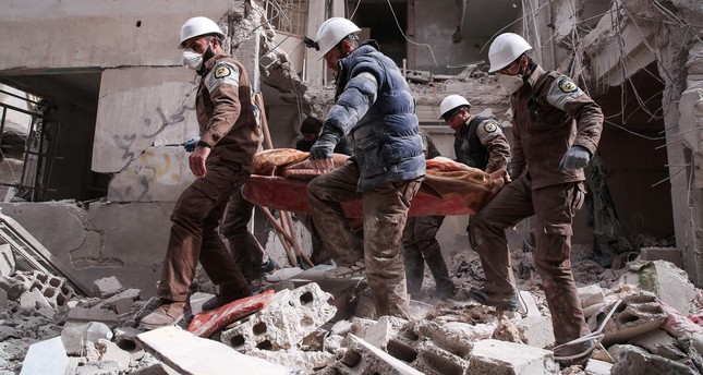 Syrian civil defense volunteers, known as the White Helmets, search for survivors following regime airstrike on the opposition-held neighbourhood of Tishrin on Feb. 22, 2017. (AFP PHOTO)