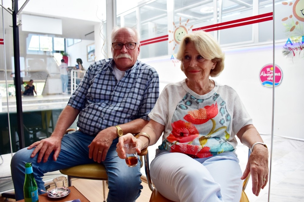 Ursula Greune and Armin Kuschmann (above), Germans who live in Alanya, evaluated the Turkish-German relationship, saying that they believe the problems between the two countries will be solve in a short time.