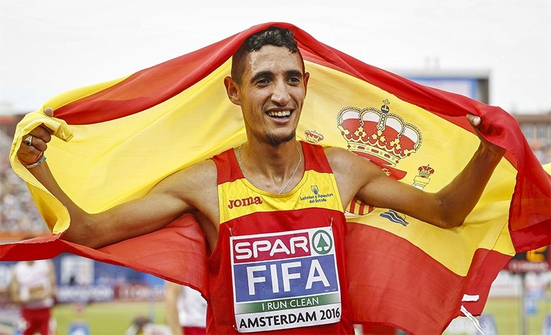 Ilias Fifa of Spain celebrates after winning the men's 5,000m final of the European Athletics Championships at the Olympic Stadium in Amsterdam, Netherlands, 10 July 2016 (EPA Photo)