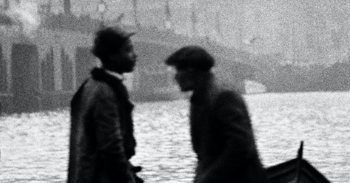 One of Ara Gu00fcleru2019s photographs taken in Istanbulu2019s Karaku00f6y district.