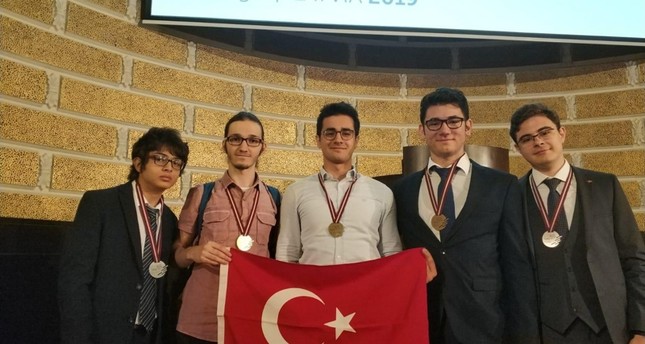 فريق تركي يفوز بالمركز الأول في أولمبياد الفيزياء الأوروبي