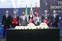 Trade Minister Ruhsar Pekcan, third from right, and Tatarstan President Rustam Minnikhanov, third from left, participated in the Turkey-Tatarstan Business Forum organized by Foreign Economic Relations Board, Istanbul, May 16, 2019.