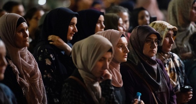 Members of the Muslim community in Melbourne hold a vigil at Hume Global Learning Centre in Melbourne for the victims of the Christchurch on March 22, 2019 (AFP Photo)