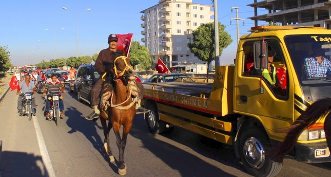 قافلة من 1500 سيارة  تجوب كليس التركية تعبيراً عن الفرح بفشل الانقلاب