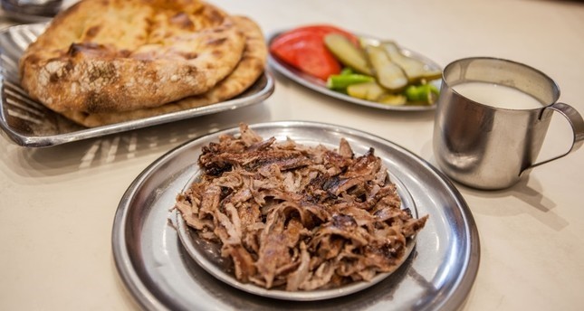 شاورما اللحم.. طعام تركي نشأ في آسيا الوسطى