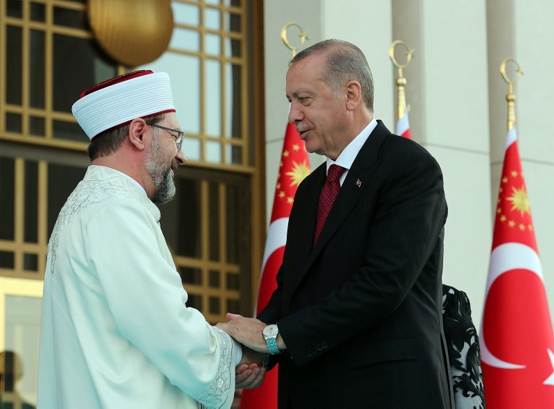 Ali Erbaş, head of Turkish Presidency of Religious Affairs (Diyanet) congratulates Erdoğan.