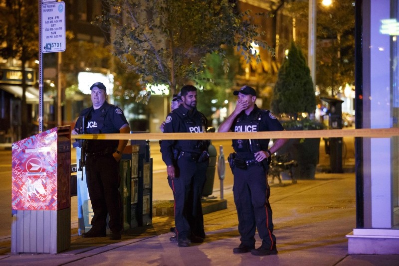 Toronto Police officers stand watch at Danforth St. at the scene of a shooting in Toronto, Ontario, Canada, July 23, 2018. (AFP Photo)