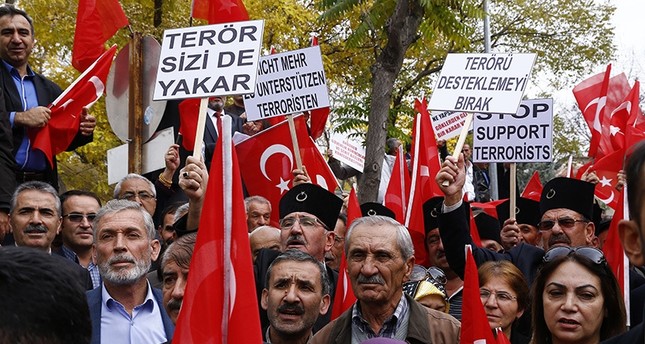 أنقرة: مظاهرة أمام سفارة ألمانيا تنديداً بدعمها لإرهاب بي كا كا