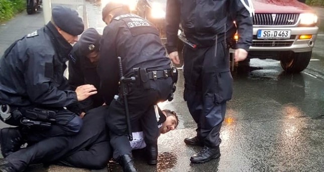 الشرطة الألمانية تعتدي على تركي اعترض على مظاهرة لأنصار بي كا كا الإرهابي