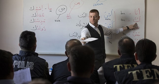 دورات لغة عربية لشرطة أنقرة من أجل تسهيل التواصل مع اللاجئين