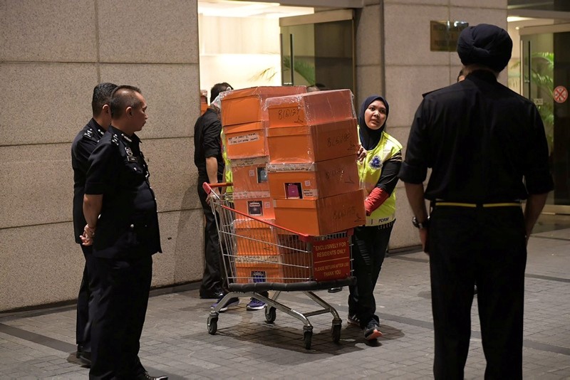 A Malaysian police officer pushes a trolley during a raid of three apartments in a condominum owned by former Malaysian prime minister Najib Razaku2019s family, in Kuala Lumpur, May 17, 2018, in this photo taken by The Straits Times. (REUTERS Photo)