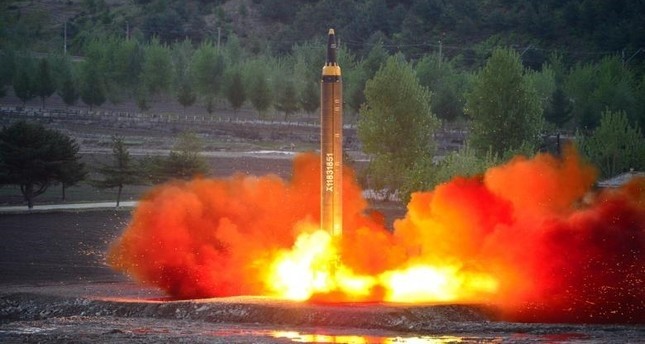 صورة أرشيفية لإحدى التجارب الصاروخية لكوريا الشمالية  رويترز