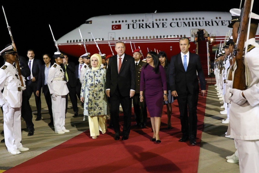 President Recep Tayyip Erdou011fan and his wife Emine Erdou011fan being welcomed by Venezuelan VP Delcy Rodriguez (second right) and Industries and National Production Minister Tareck El Aissami (right) at Simon Bolivar Airport in Caracas, late on Dec. 2.