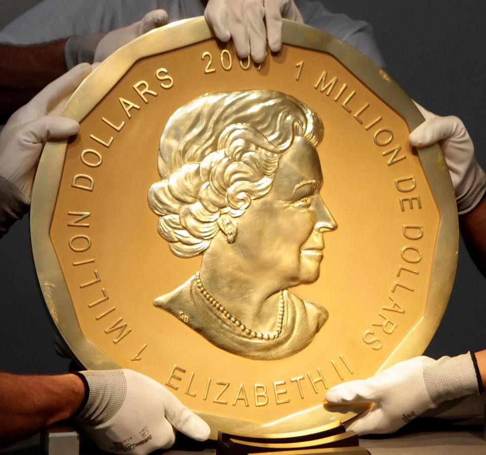 A giant gold coin bearing the Queenu2019s image and worth $4m was stolen from the Bode Museum in Germany last March.
