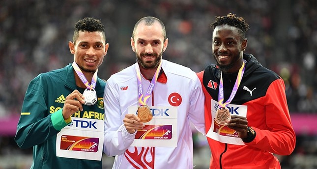 التركي غولييف يتقلد ذهبية سباق 200م عَدْواً ببطولة العالم لألعاب القوى