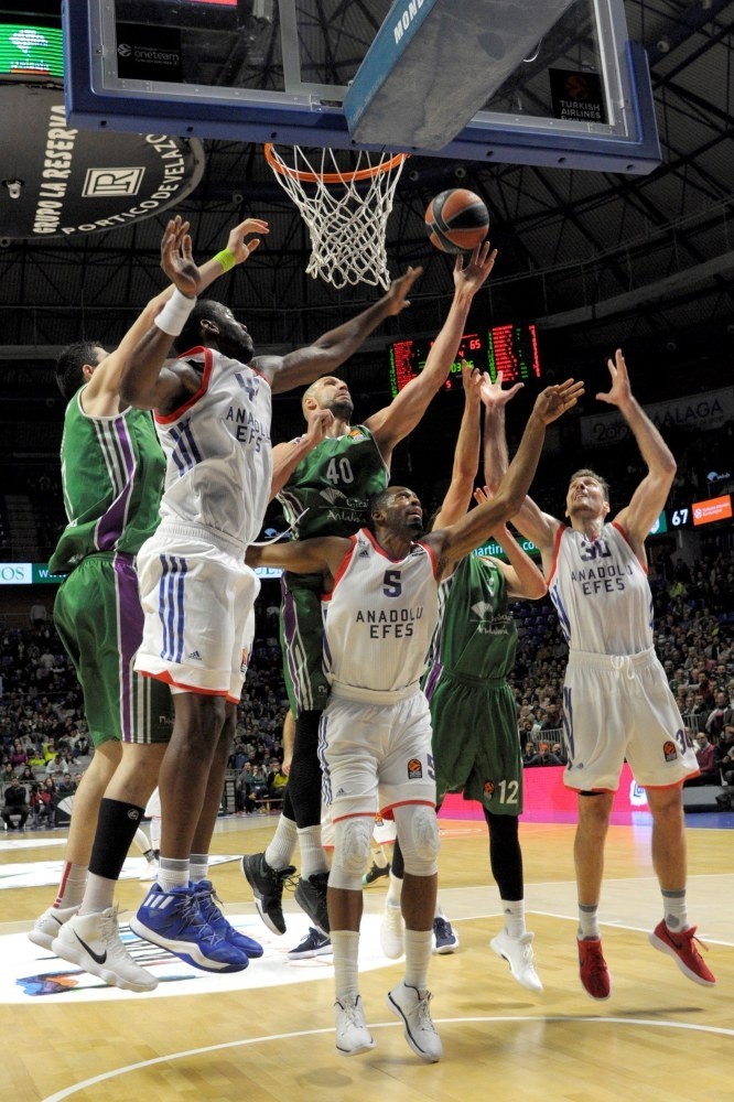 Unicajau2019s James Augustine (3-L) vies for the ball against Anadolu Efesu2019 Bryant Dunston (2-L) and Derrick Brown (4-L) during the EuroLeague basketball game on Feb. 8.
