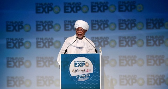 نائب الرئيس السوداني إبراهيم السنوسي متحدثاً في افتتاح ملتقى ومعرض رجال الأعمال والصناعيين المستقلين الأناضول