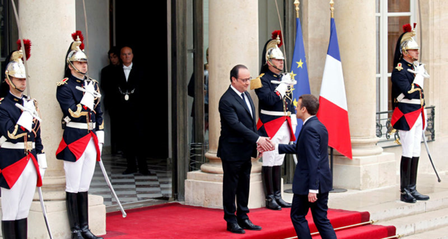 الرئيس الفرنسي الجديد يدخل قصر الإليزيه لتسلم مهامه الرئاسية