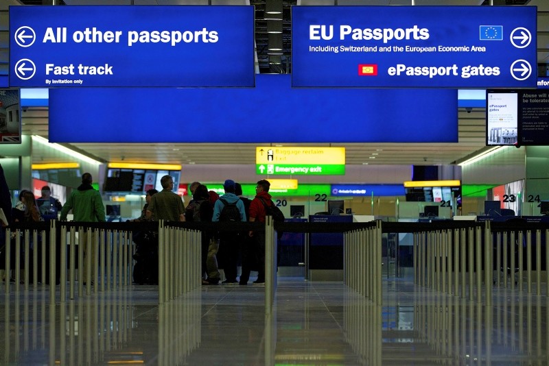 A general view of the UK Border crossing in the new Terminal 2 at Heathrow Airport in London, Britain, 04 June 2014. (EPA Photo)