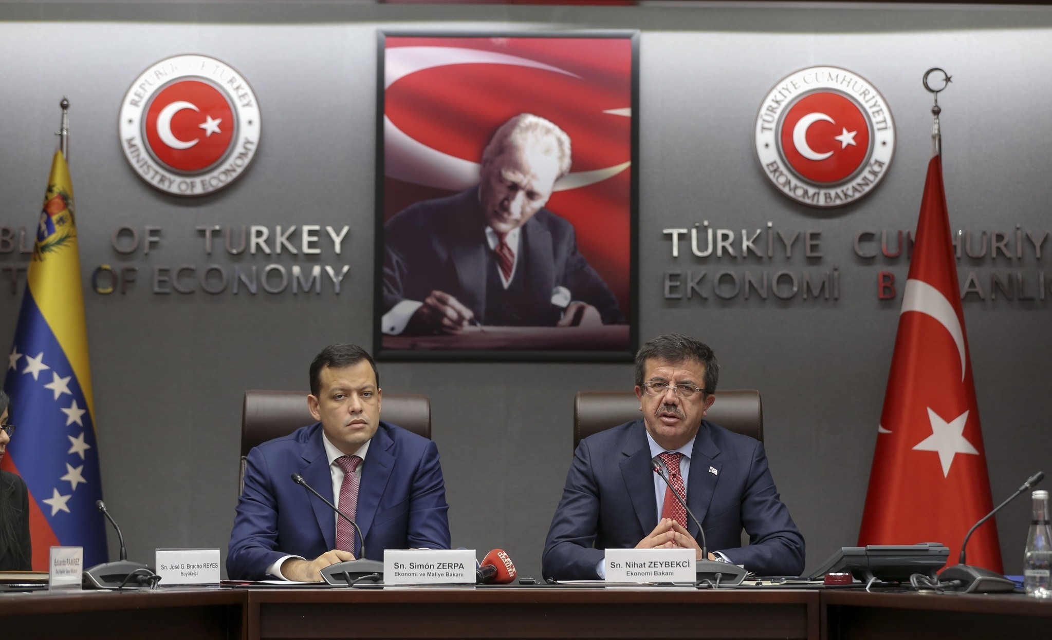 Venezuela economy minister visits Ankara to negotiate petrol trade