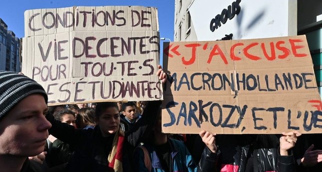 Students gather outside a campus administrative building, Lyon, Nov. 12, 2019. (AFP Photo)