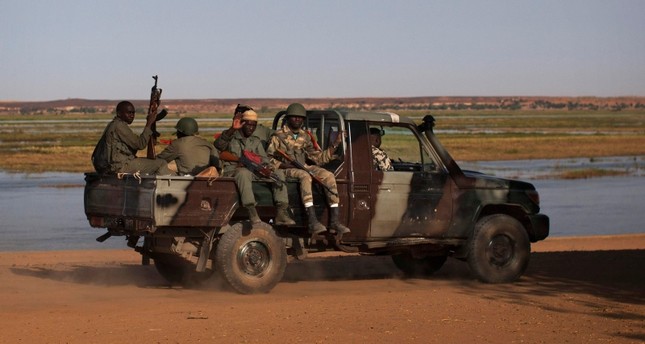 جنود ماليون على الحدود مع النيجر متعقبين مسلحي بوكو حرام من الأرشيف