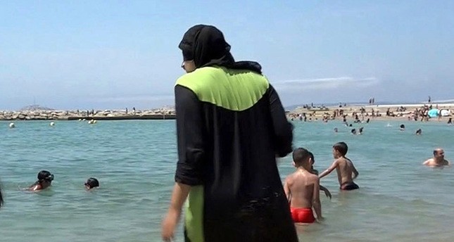 كندا تنتقد القرار.. حظر الحجاب على شواطئ فرنسية بعد منع البوركيني