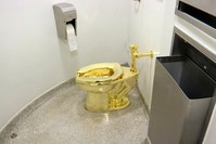 This Sept. 16, 2016 file image made from a video shows the 18-karat toilet, titled ,America,, by Maurizio Cattelan in the restroom of the Solomon R. Guggenheim Museum in New York (AP Photo)