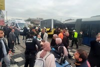 11 إصابة في تصادم حافلة وترامواي في إسطنبول