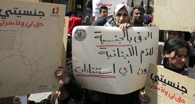 نساء لبنانيات يطالبن بحق تجنيس أبنائهن EPA
