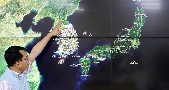 Earthquake and Volcano of the Korea Monitoring Division Director Ryoo Yong-gyu speaks to the media about North Korea's artificial earthquake with a map of the Korean peninsular in Seoul, South Korea (AP File Photo)