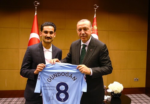 President Erdoğan: meets with Premier League stars Cenk Tosun, Mesut Ãzil, Ilkay GÃ¼ndoÄan