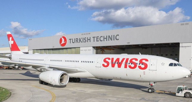 طائرة إيرباص A330 تابعة للخطوط الجوية السويسرية أمام منشأة صيانة تابعة للخطوط التركية في إسطنبول، تركيا، 28 نوفمبر 2023. الأناضول