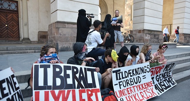مظاهرة في الدنمارك احتجاجاً على حظر النقاب في الأماكن العامة