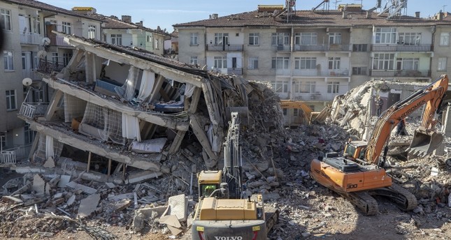 تركيا.. ارتفاع عدد ضحايا زلزال ألازيغ إلى 41
