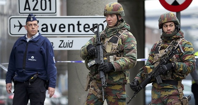 عناصر من الجيش البلجيكي في محيط المطار من الأرشيف