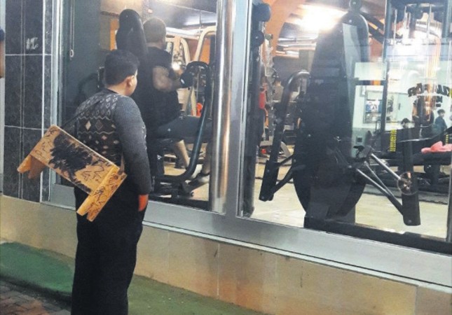 Turkish gym gives lifetime pass to Syrian boy gazing through window