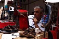 Kopar uses natural cotton yarn and beeswax. So, the shoes are waterproof and long-lasting.