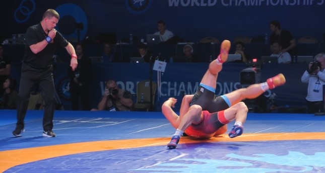 التركي آق غول يتأهل إلى نهائي بطولة العالم للمصارعة الحرة لوزن 125
