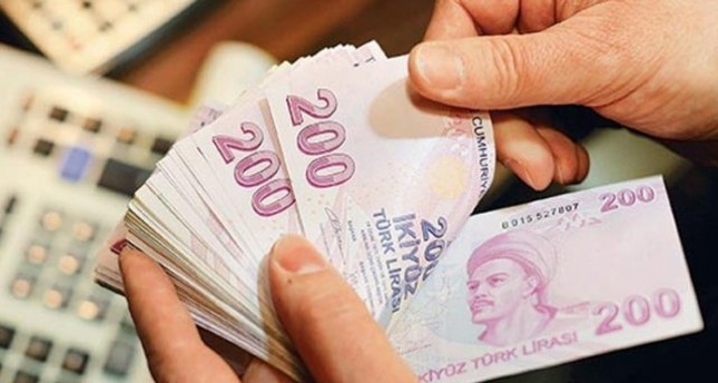 الليرة التركية تنخفض أمام العملات الأجنبية وتعبر حاجز 5.0 أمام اليورو