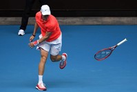 Shapovalov throws his racket in frustration during his match against Fucsovics in Melbourne, Jan. 20, 2020. (AFP Photo)