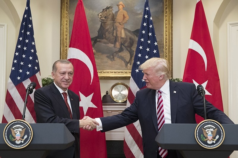 Recep Tayyip Erdou011fan (L) shakes hands with U.S. President Donald Trump in the Roosevelt Room where they issued a joint statement following their meeting at the White House in Washington, DC, USA, 16 May 2017 (EPA Photo)