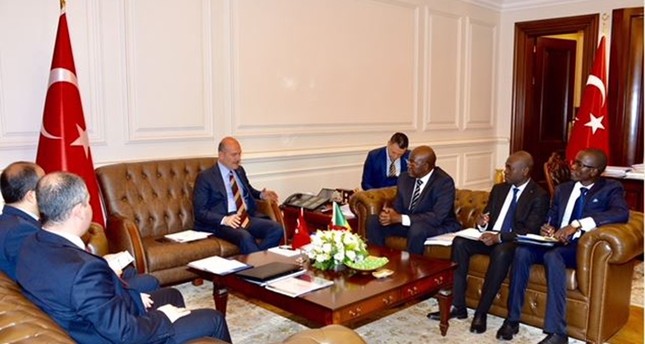 اجتماع السفير السنغالي لدى أنقرة مع وزير الداخلية التركي سليمان صويلو