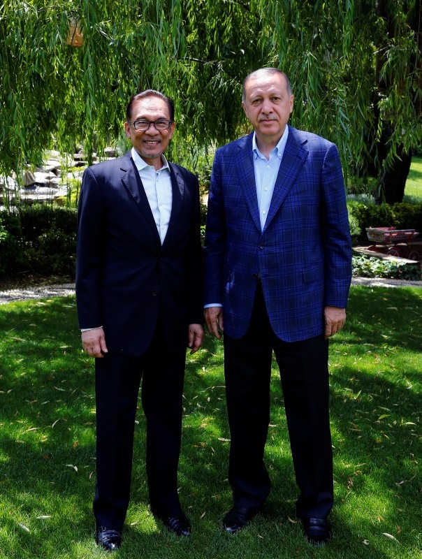 Malaysia S Anwar Ibrahim Voices Support For Most Popular Muslim Leader Erdogan Daily Sabah