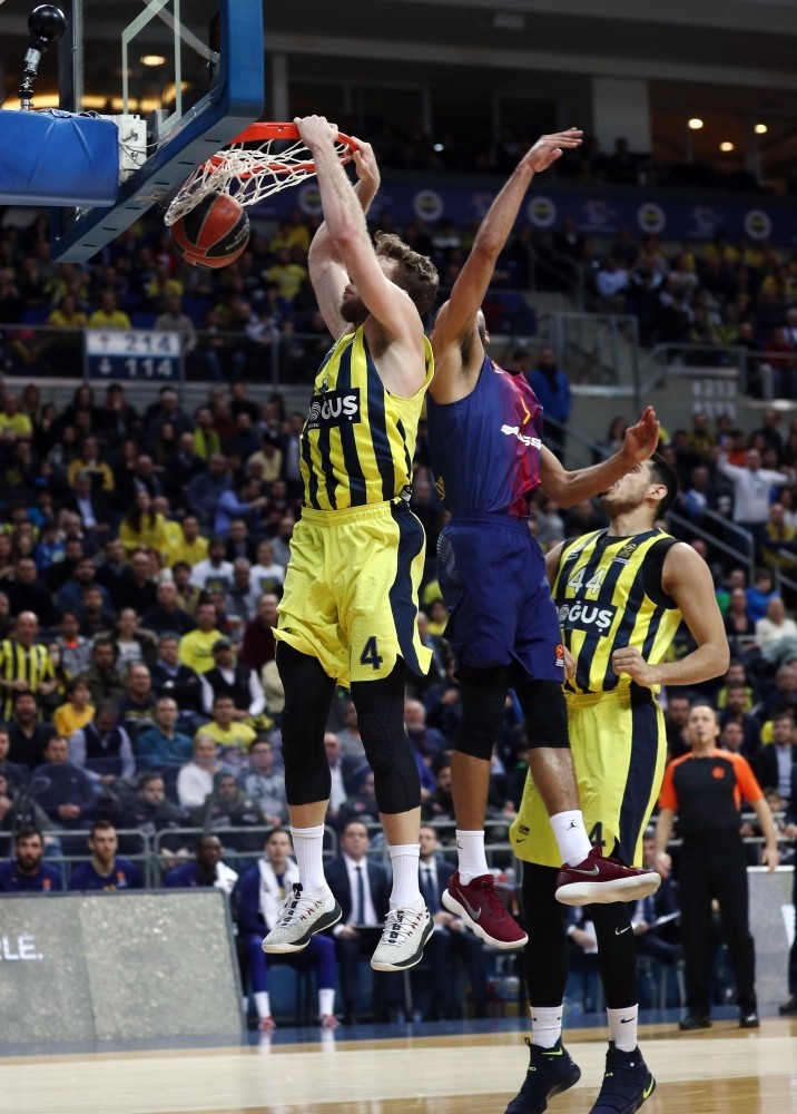 Fenerbahu00e7e Dou011fuu015f defeated Barcelona Lassa in Turkish Airlines EuroLeague's 20th week.