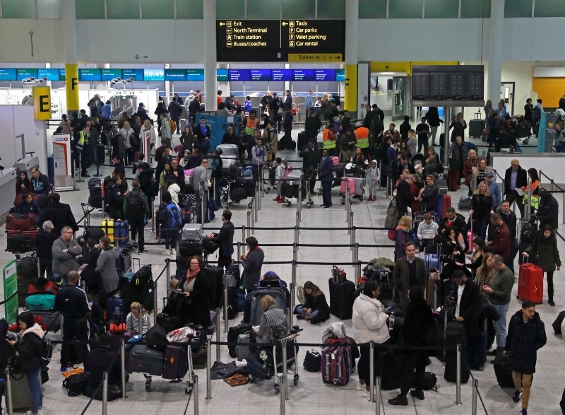 Passengers wait around in the South Terminal building at Gatwick Airport after drones flying illegally over the airfield forced the closure of the airport, in Gatwick, Britain, December 20, 2018. (REUTERS Photo)