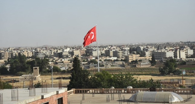 العلم الترکی فی نصیبین بالقرب من الحدود السوریة. 20 یونیو 2023 IHA