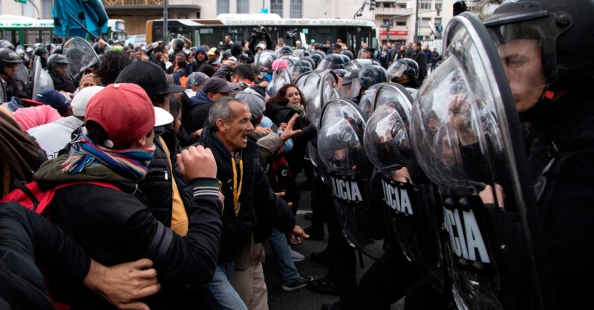 Protesters clashing with riot police outside the Social Development Ministry building in Buenos Aires on September 11, 2019. (AFP Photo)