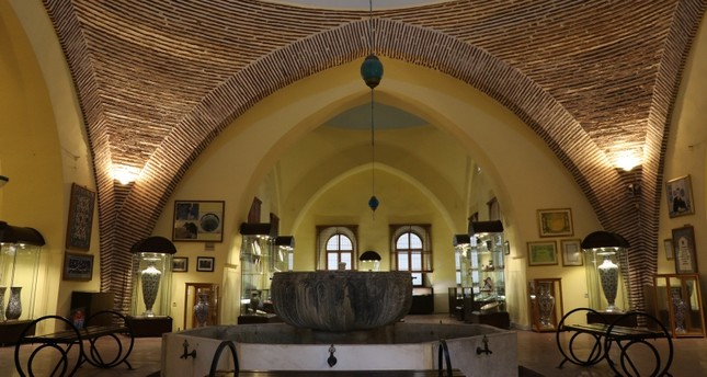 تعرّف على تاريخ الخزف في تركيا من خلال جولة في متحف كوتاهيا